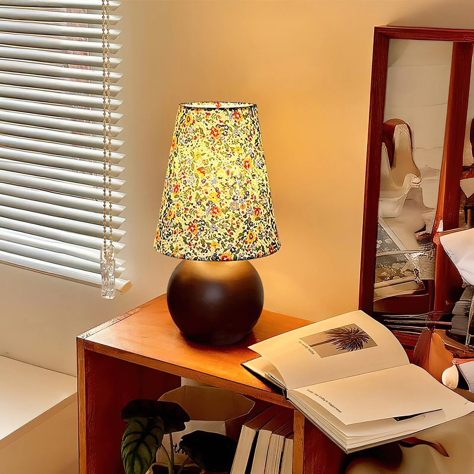 Elara_Floral_Table_Lamp_23