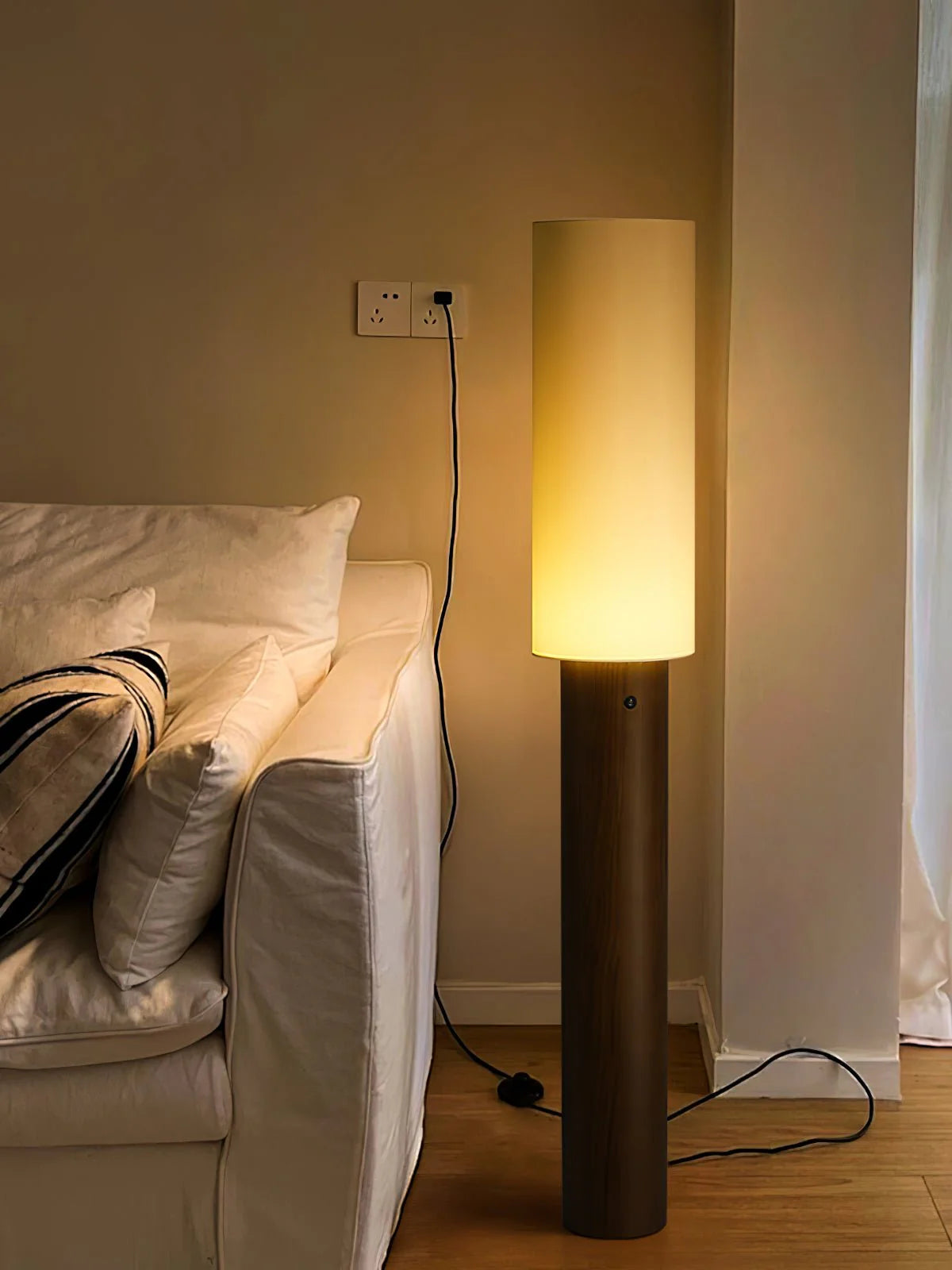 Elara_Wood_Floor_Lamp_17