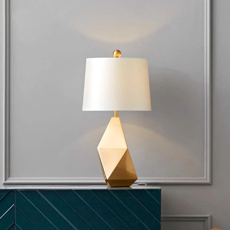 The "Lonely" polyhedron lamp exudes a charming atmosphere