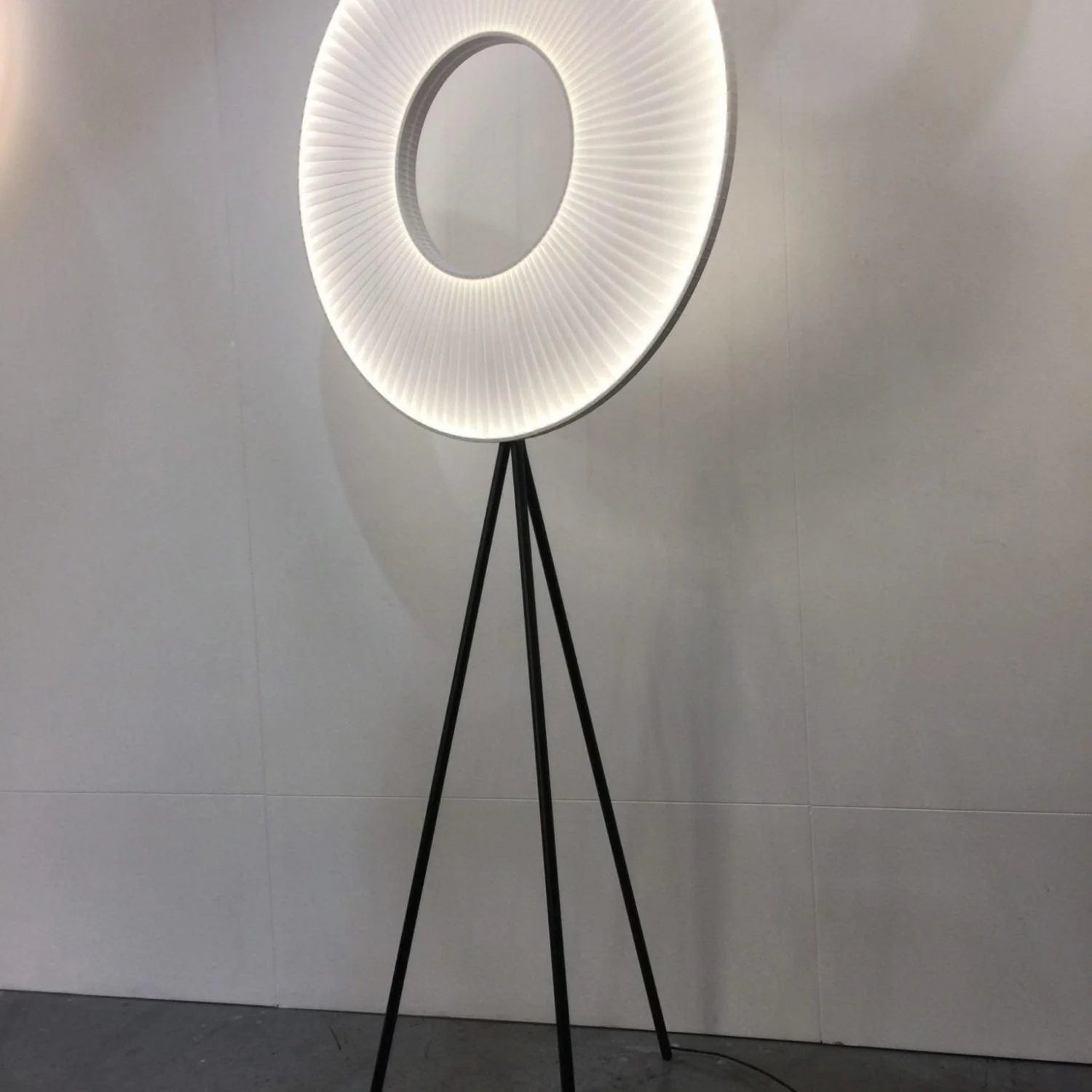 Iris Floor Lamp 10