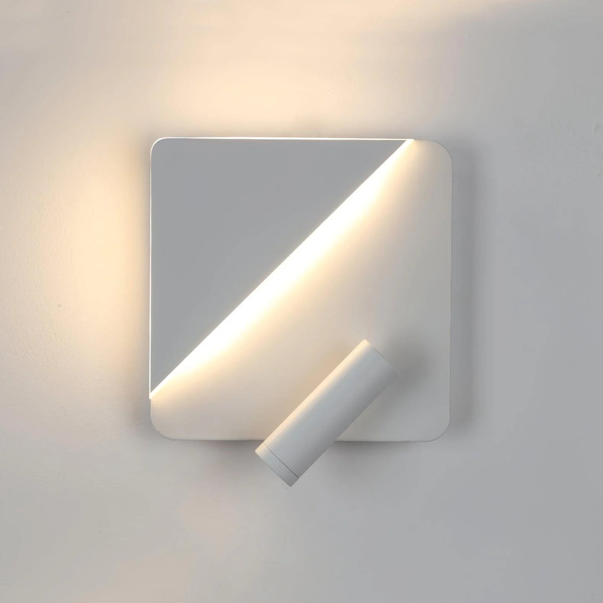 Kneeland_Rotatable_Wall_Lamp_11