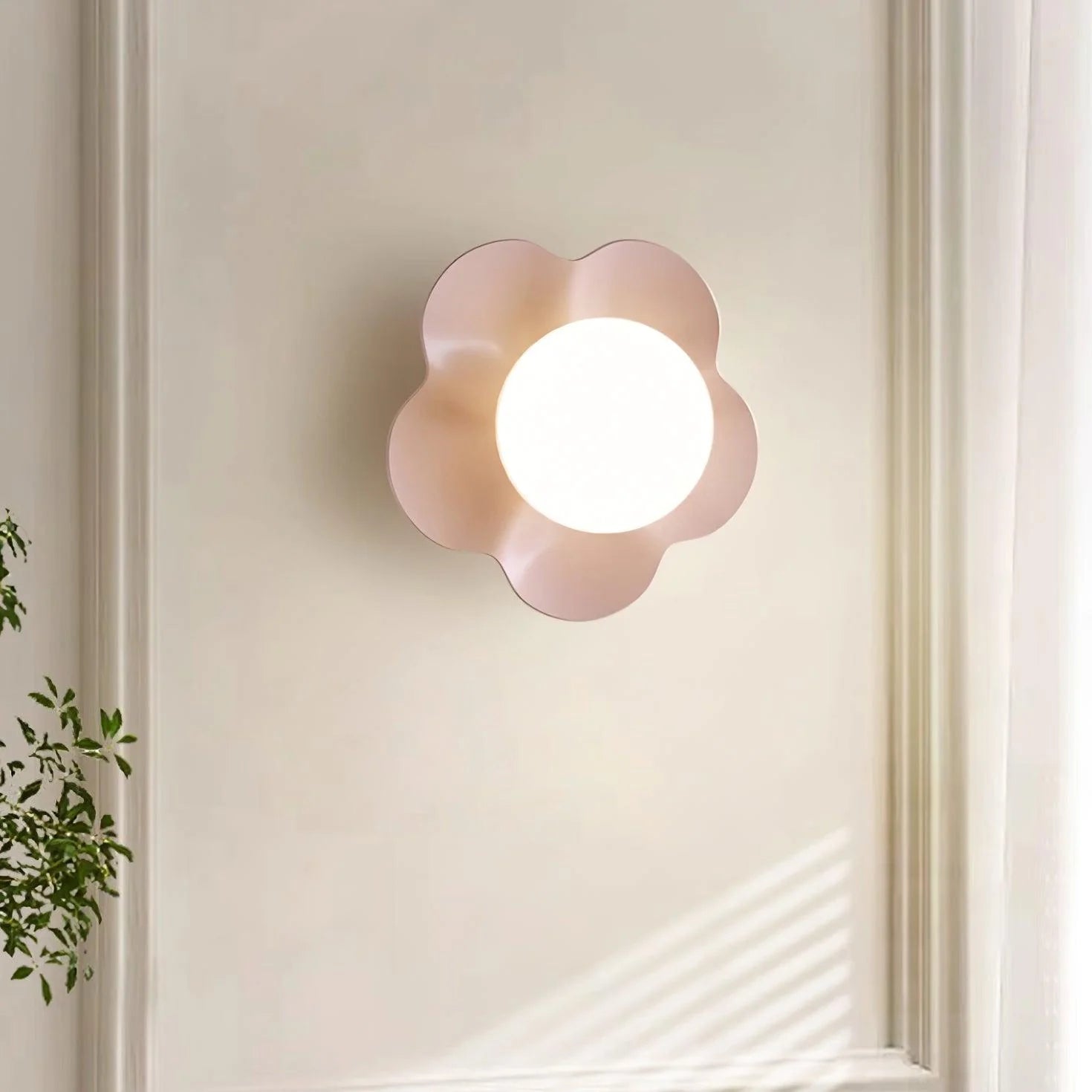 La_Fleur_Wall_Lamp_4