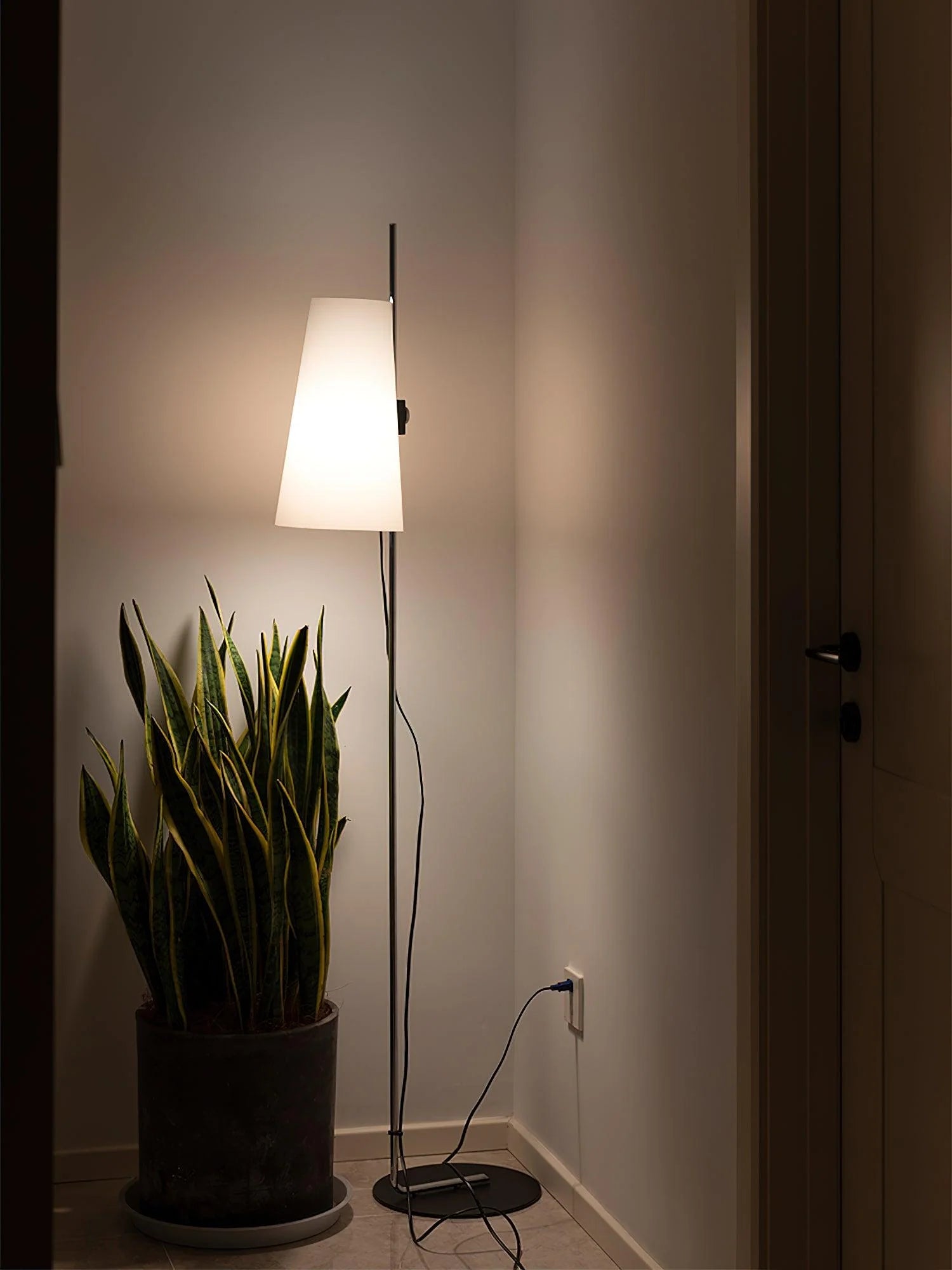 Lupe Floor Lamp 12