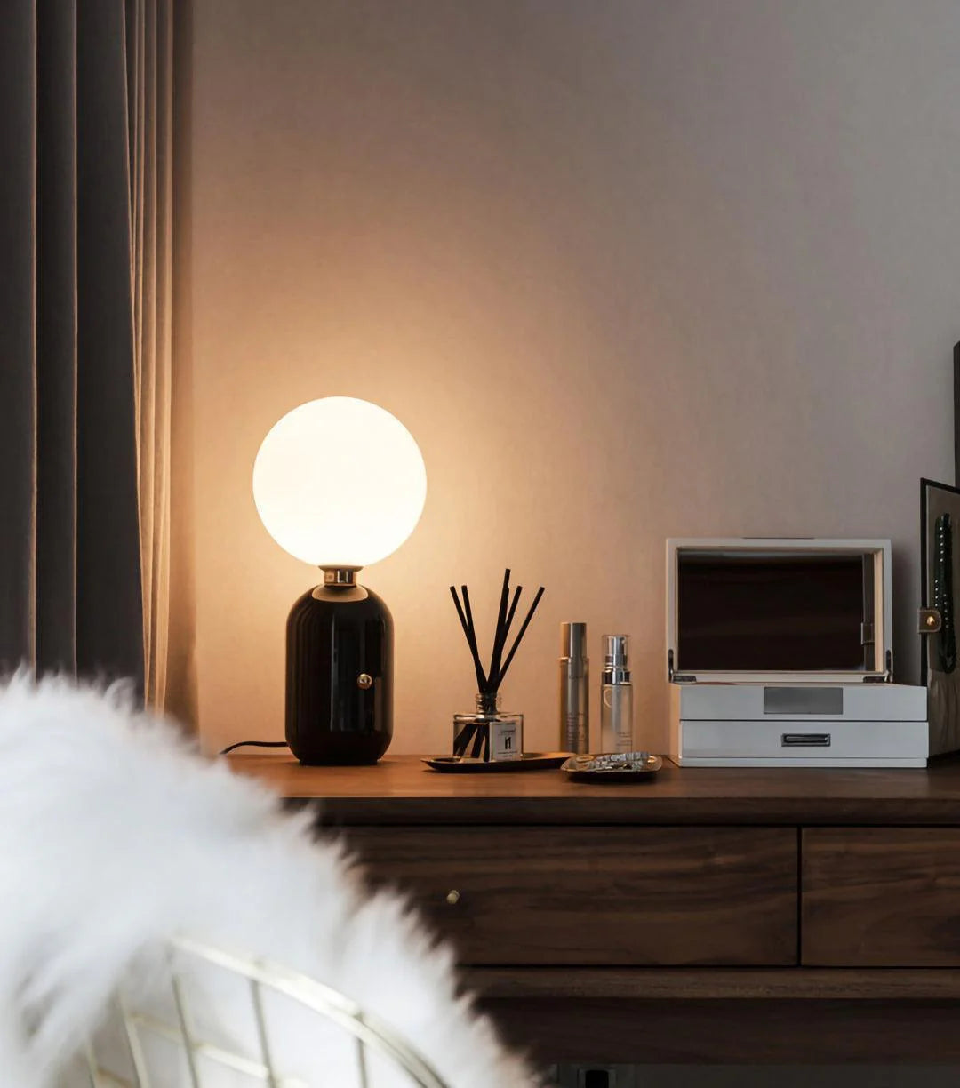 Luxurious Design Bedside Table Lamp 28