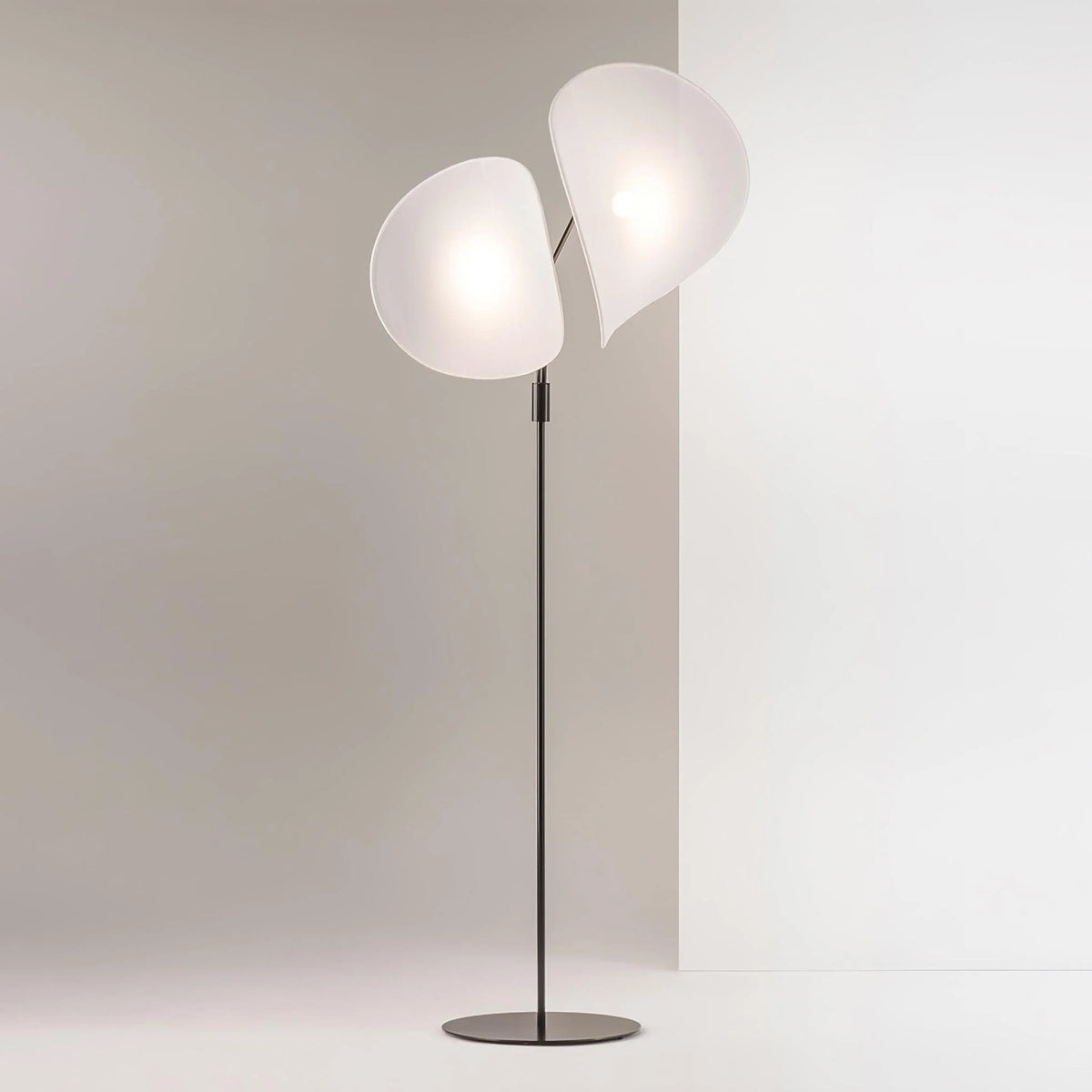 Manta Water Drop Floor Lamp 2