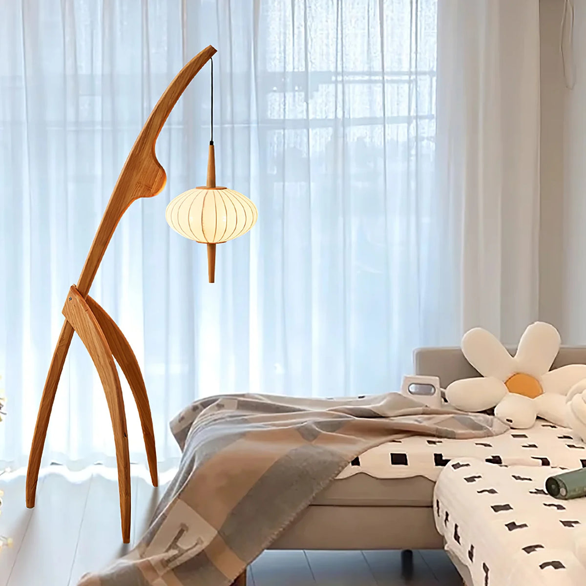 Mantis_Wood_Floor_Lamp_2