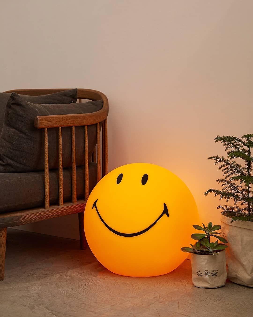 Maria_Smile_Table_Lamp-27