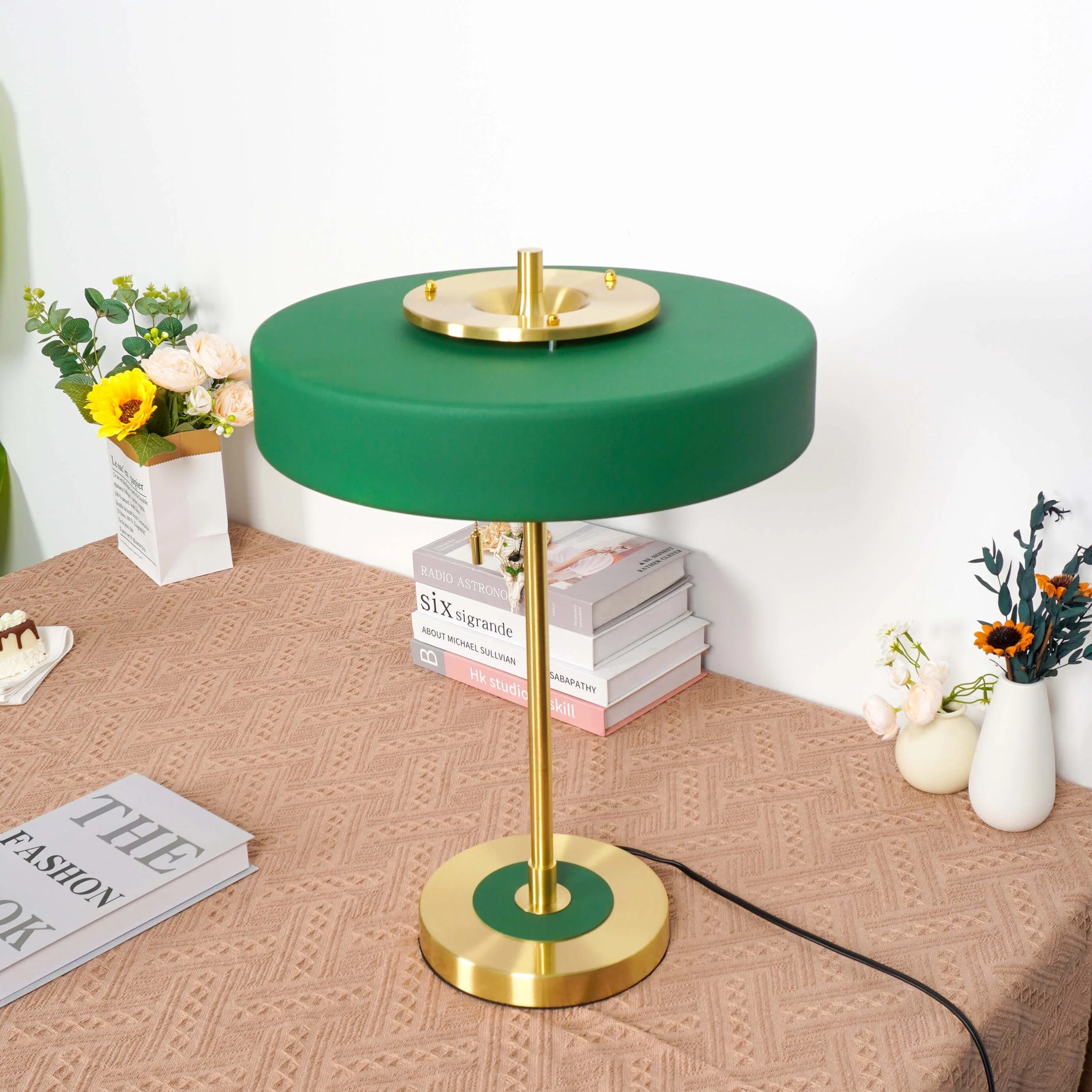 Modern medium - sized rotary table lamp in a striking green color