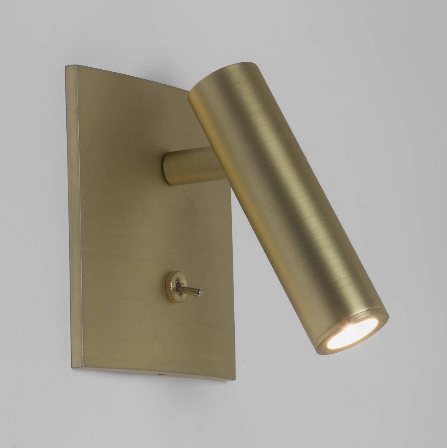 Micro_Square_Switched_Sconce_10