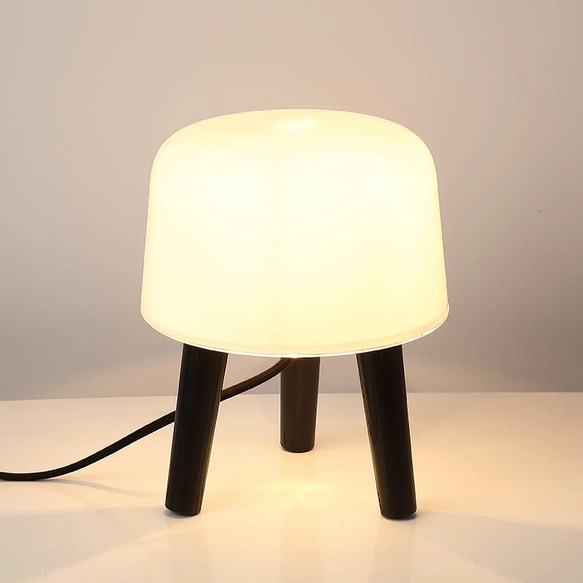 Milk NA1 Table Lamp 22