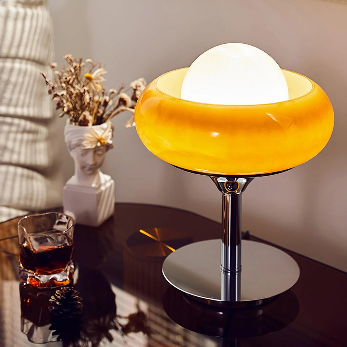 Modern_Egg_Tart_Table_Lamp_in room