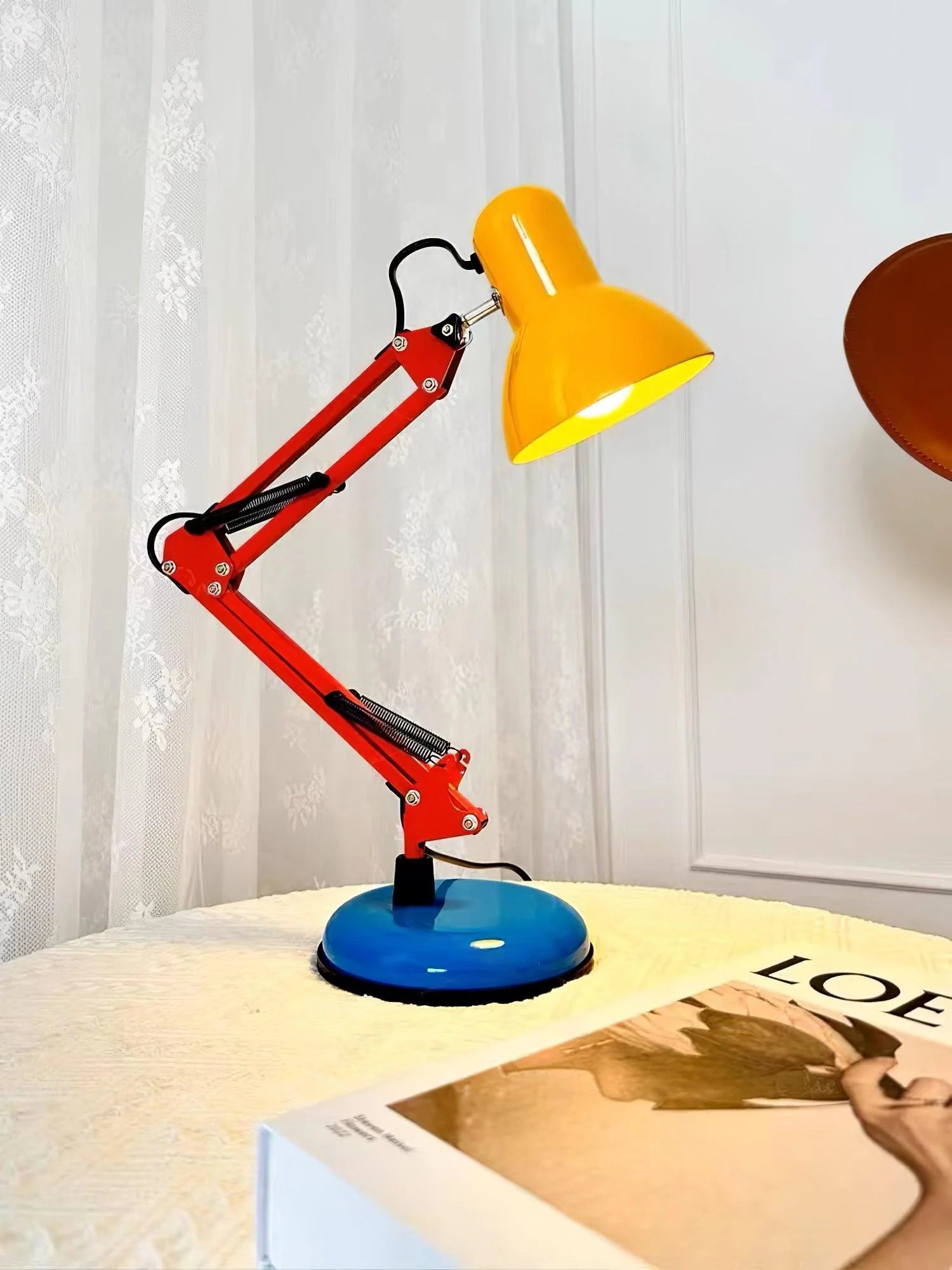 Modern_Megaphone_Table_Lamp_4