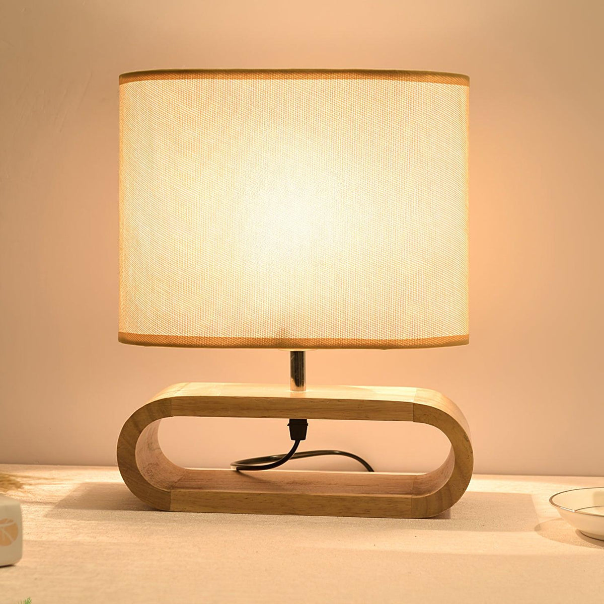 Oval_Wood_Table_Lamp_3