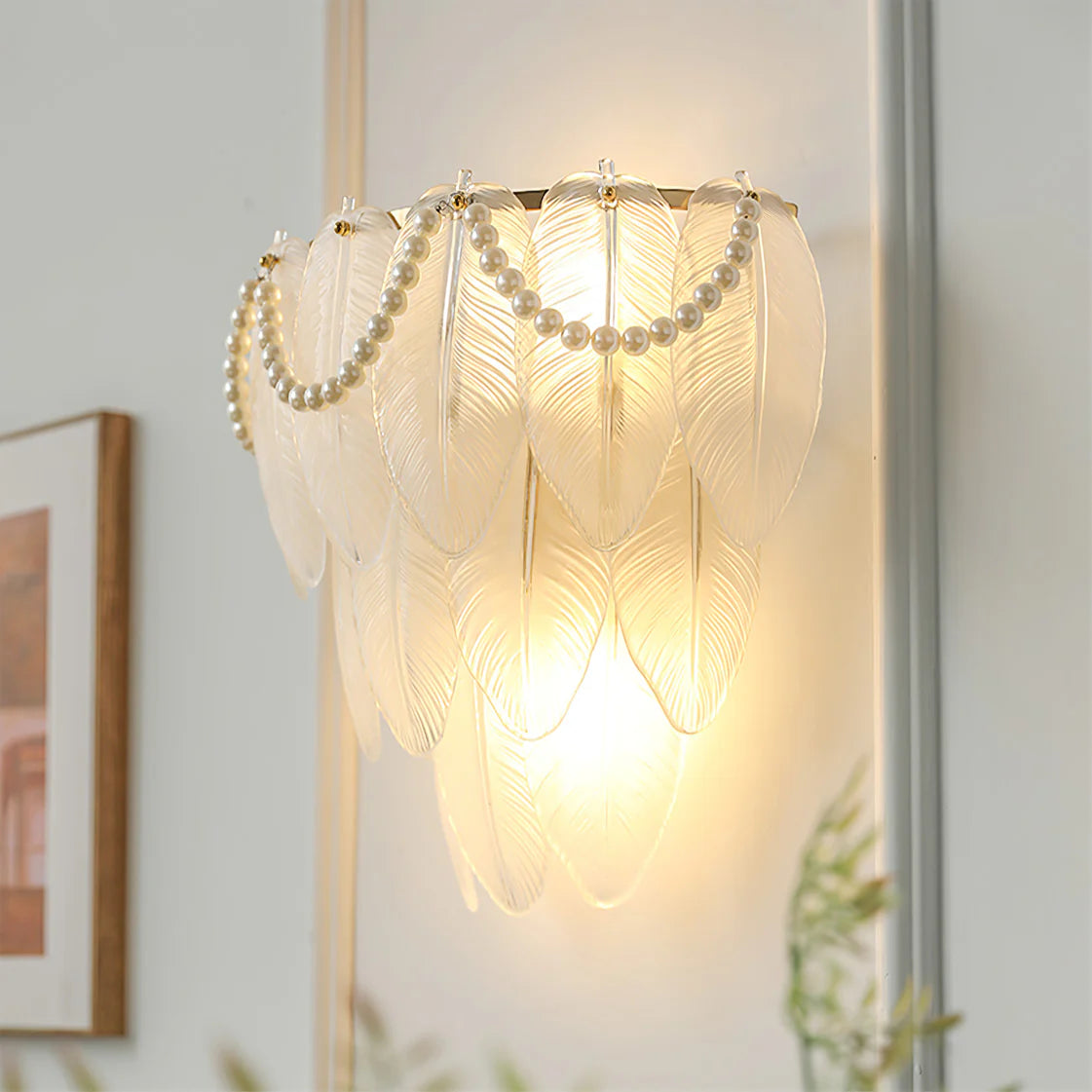 Pearl_Feather_Wall_Lamp_2