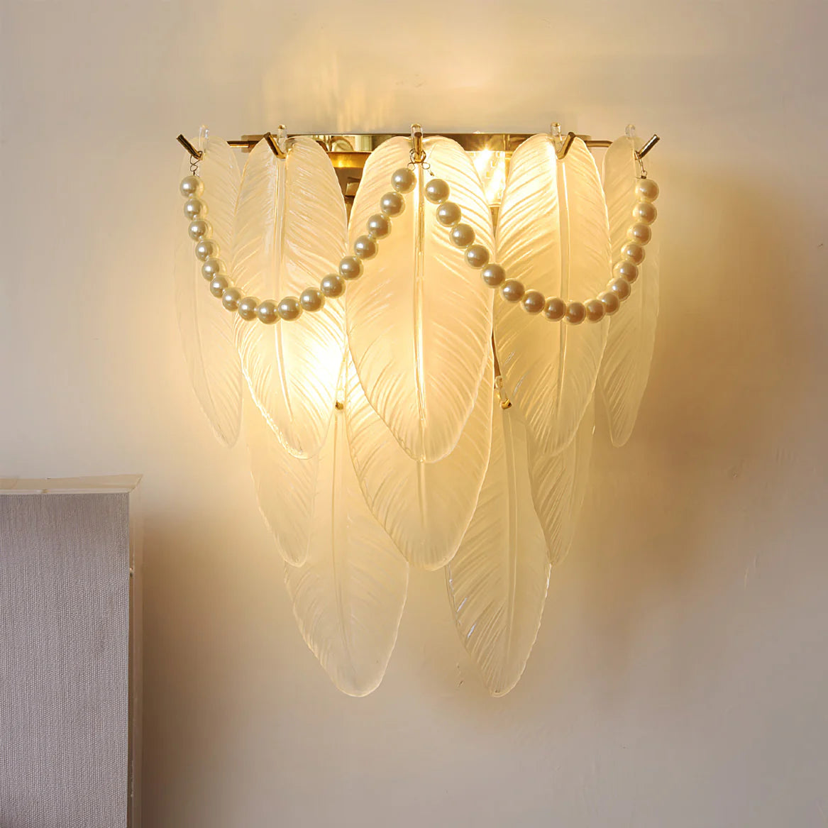 Pearl_Feather_Wall_Lamp_6