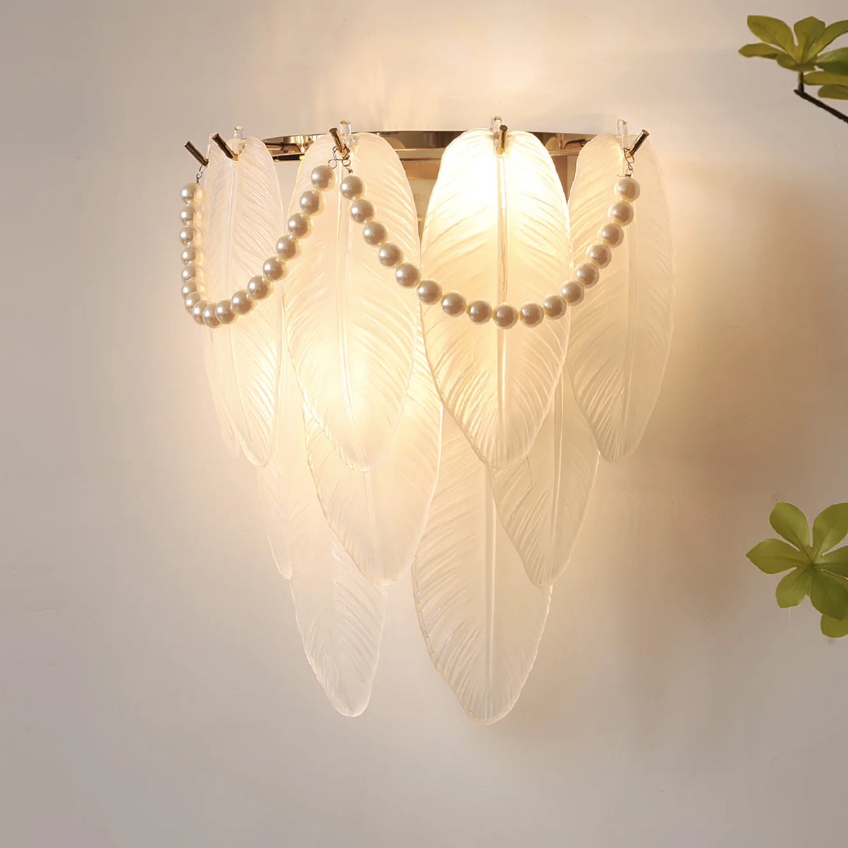 Pearl_Feather_Wall_Lamp_8