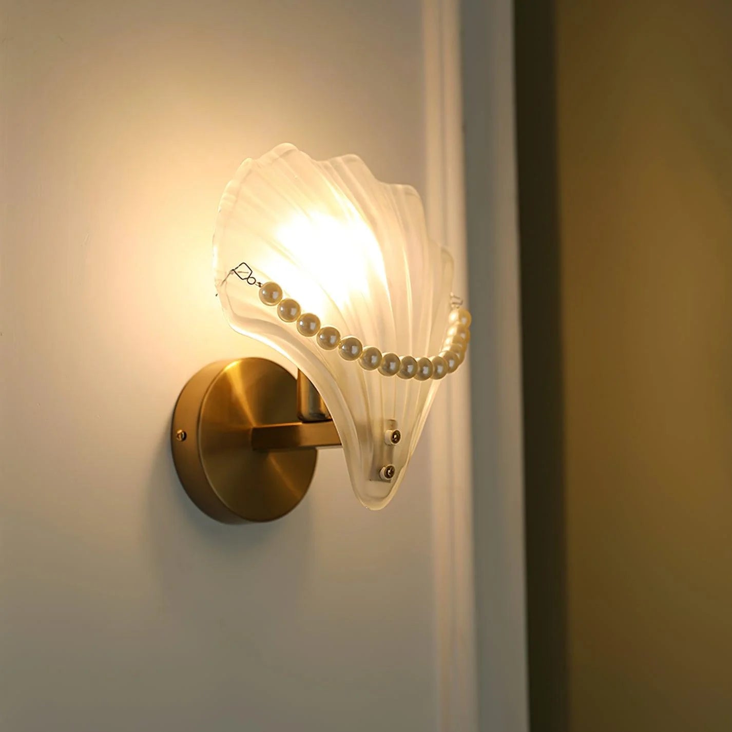 Pearl_Shell_Wall_Lamp_2