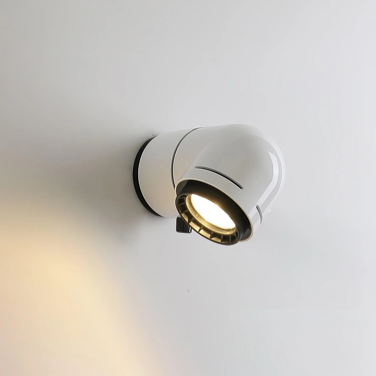 Petit_Tatu_Wall_Lamp_10