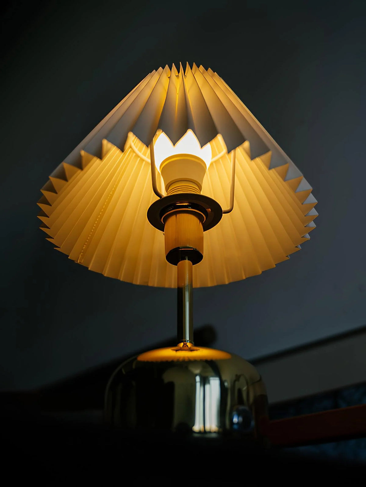 Pleated_Antique_Table_Lamp_14