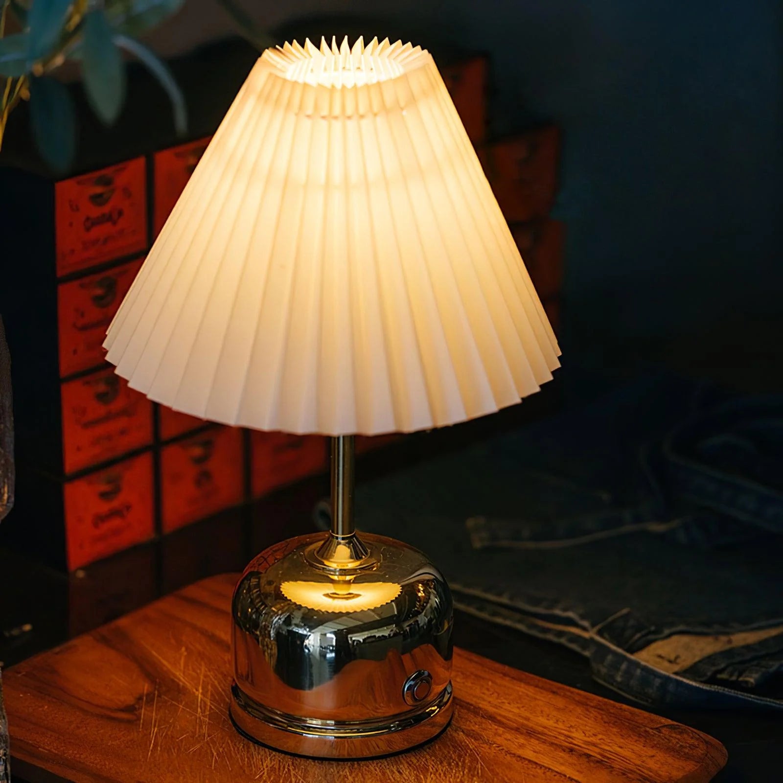 Pleated_Antique_Table_Lamp_3