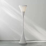 Post-Modern_Amor_Floor_Lamp_2