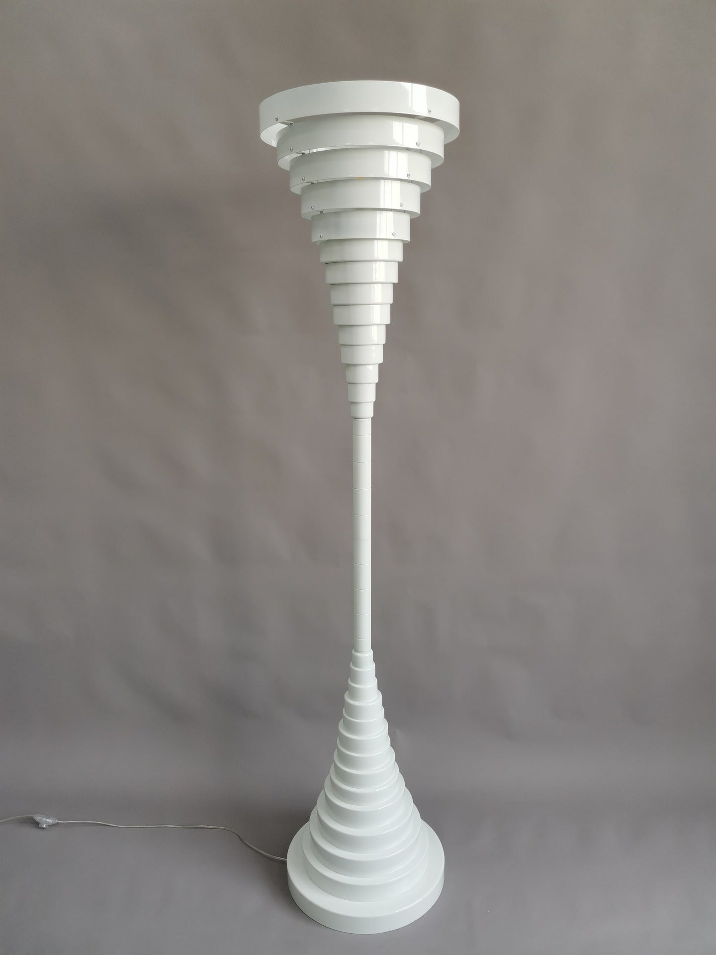 Post-Modern_Amor_Floor_Lamp_4