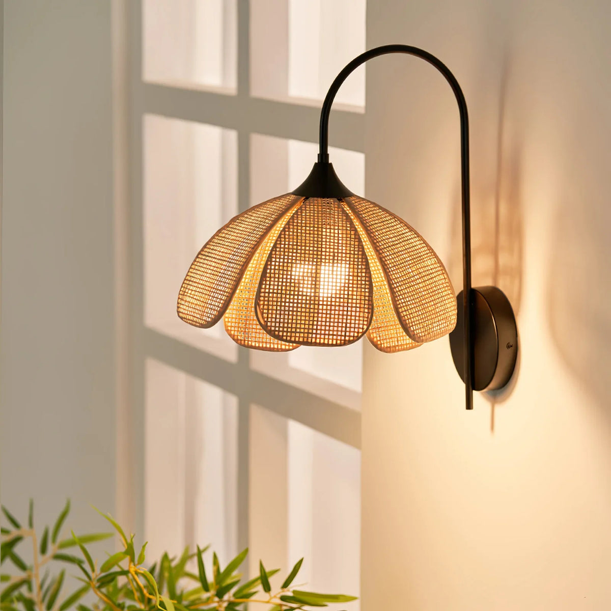 Retro_Rattan_Wall_Lamp_1