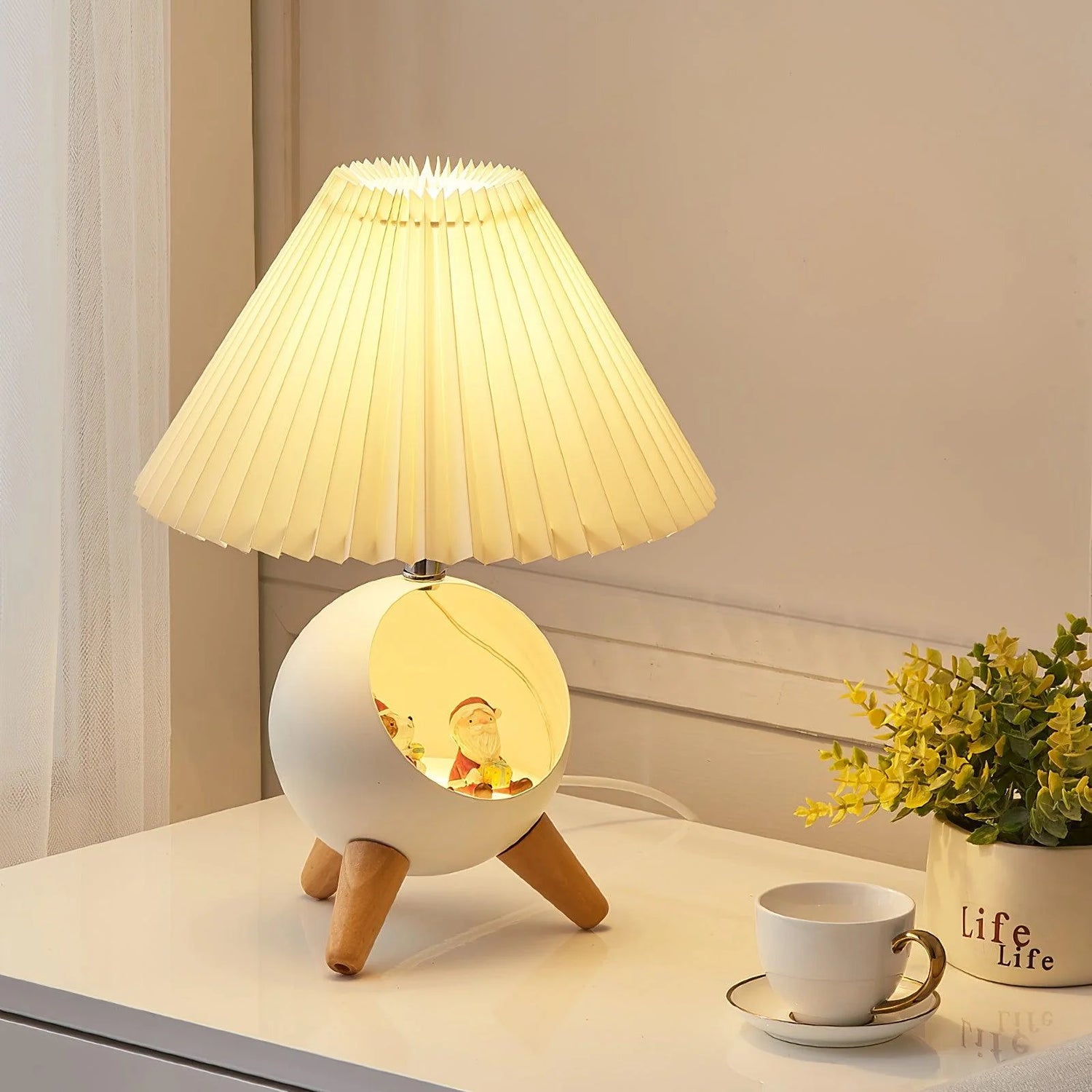 Semi-Round Pleated Table Lamp 2