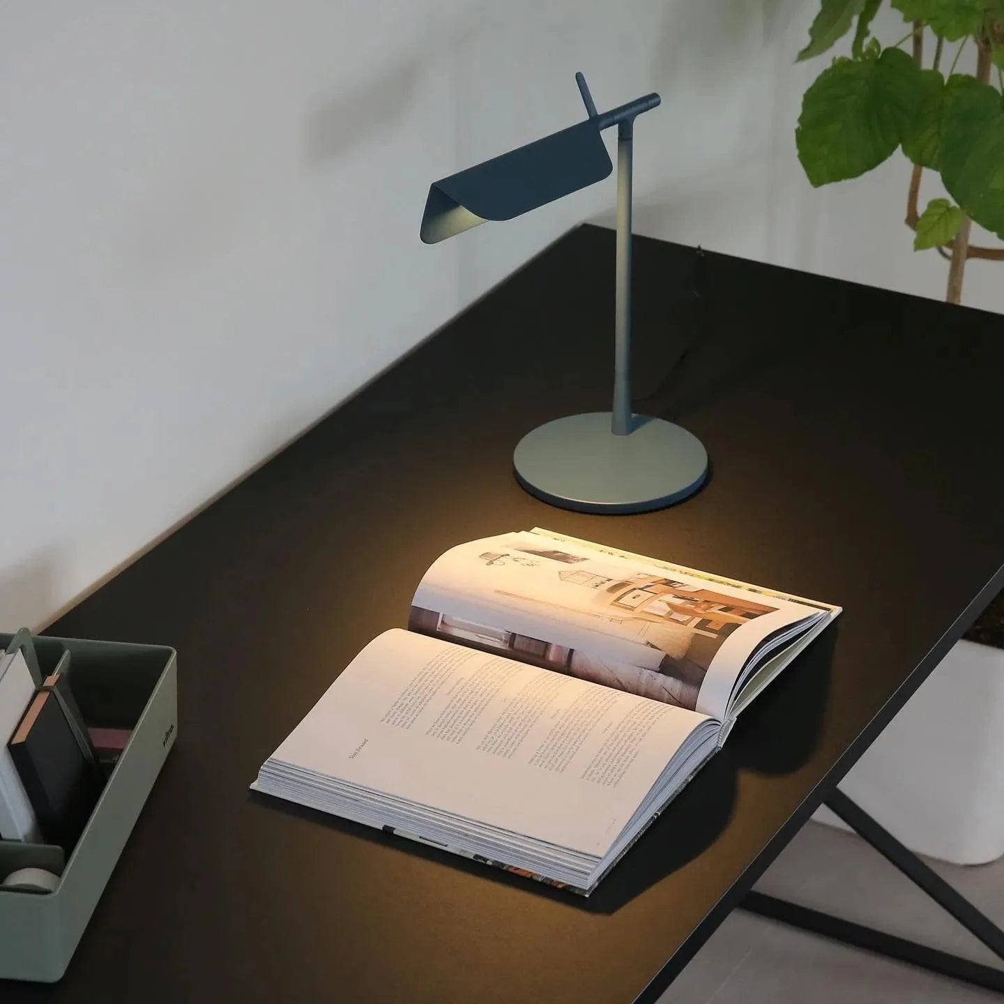 Simple_Bedroom_Bedside_Lamp-16