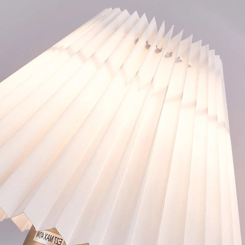 Simple_Pleated_Wall_Lamp_12