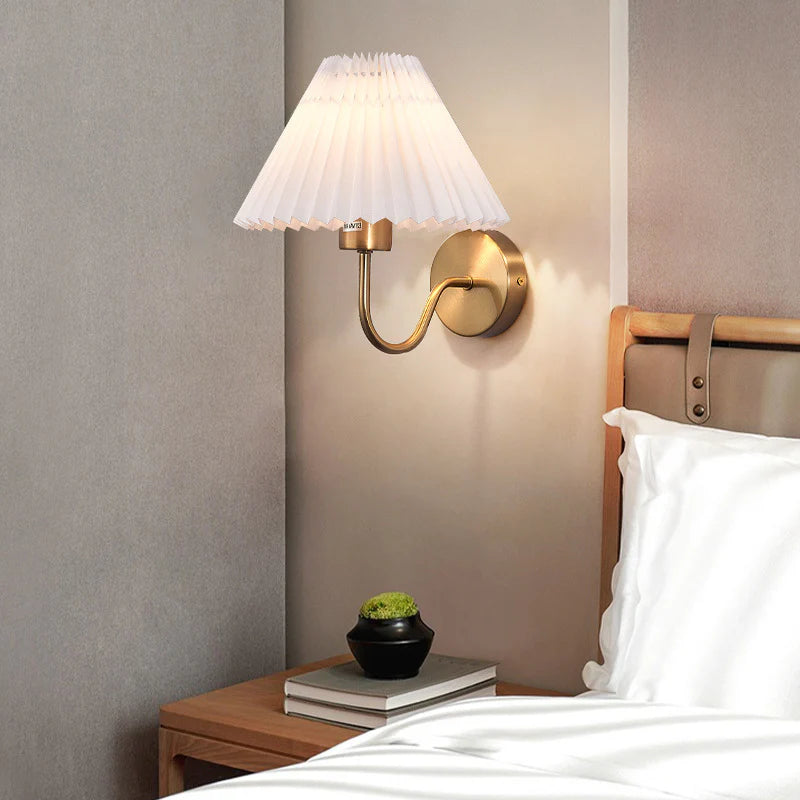 Simple_Pleated_Wall_Lamp_4