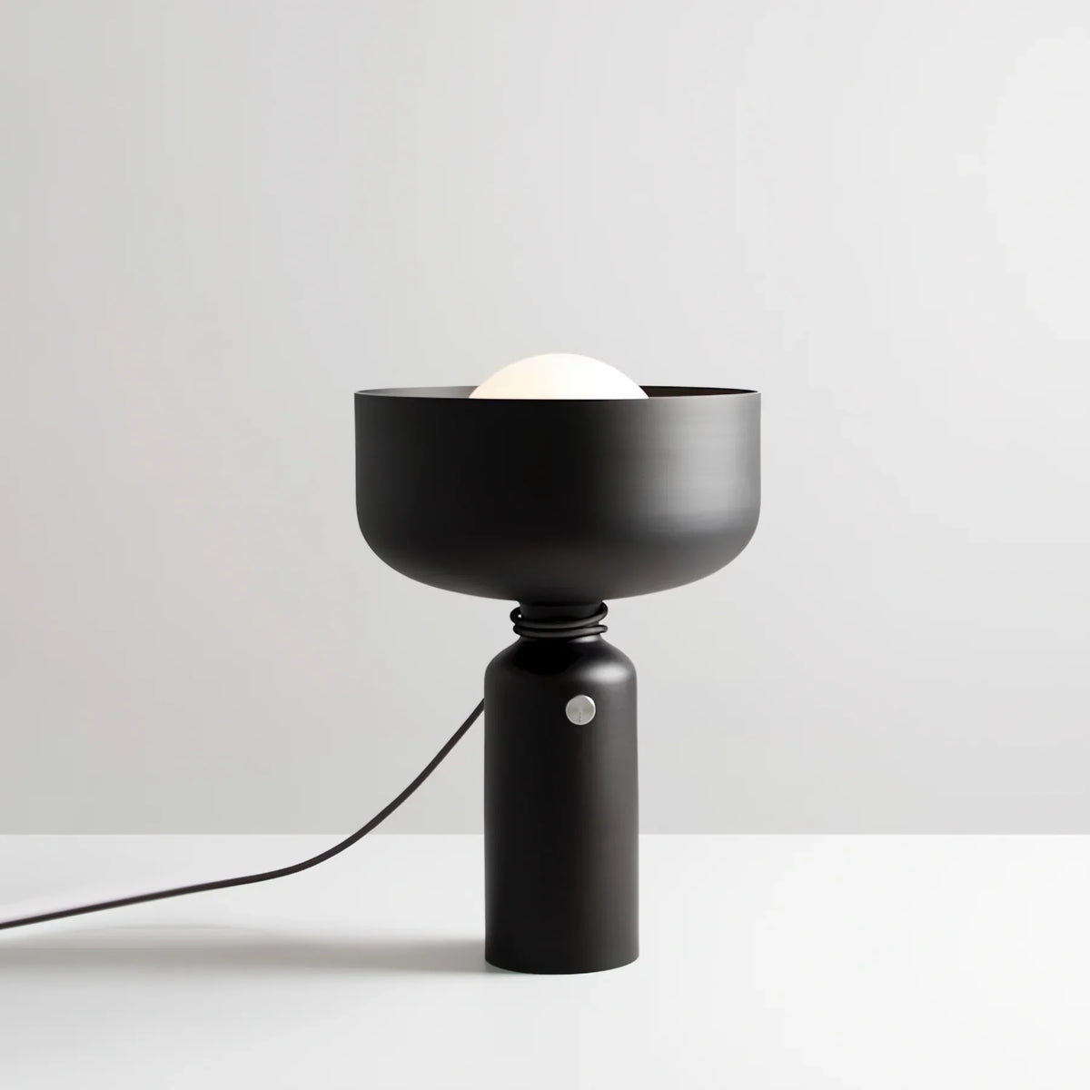 Spotlight_Volumes_Table_Lamp_14