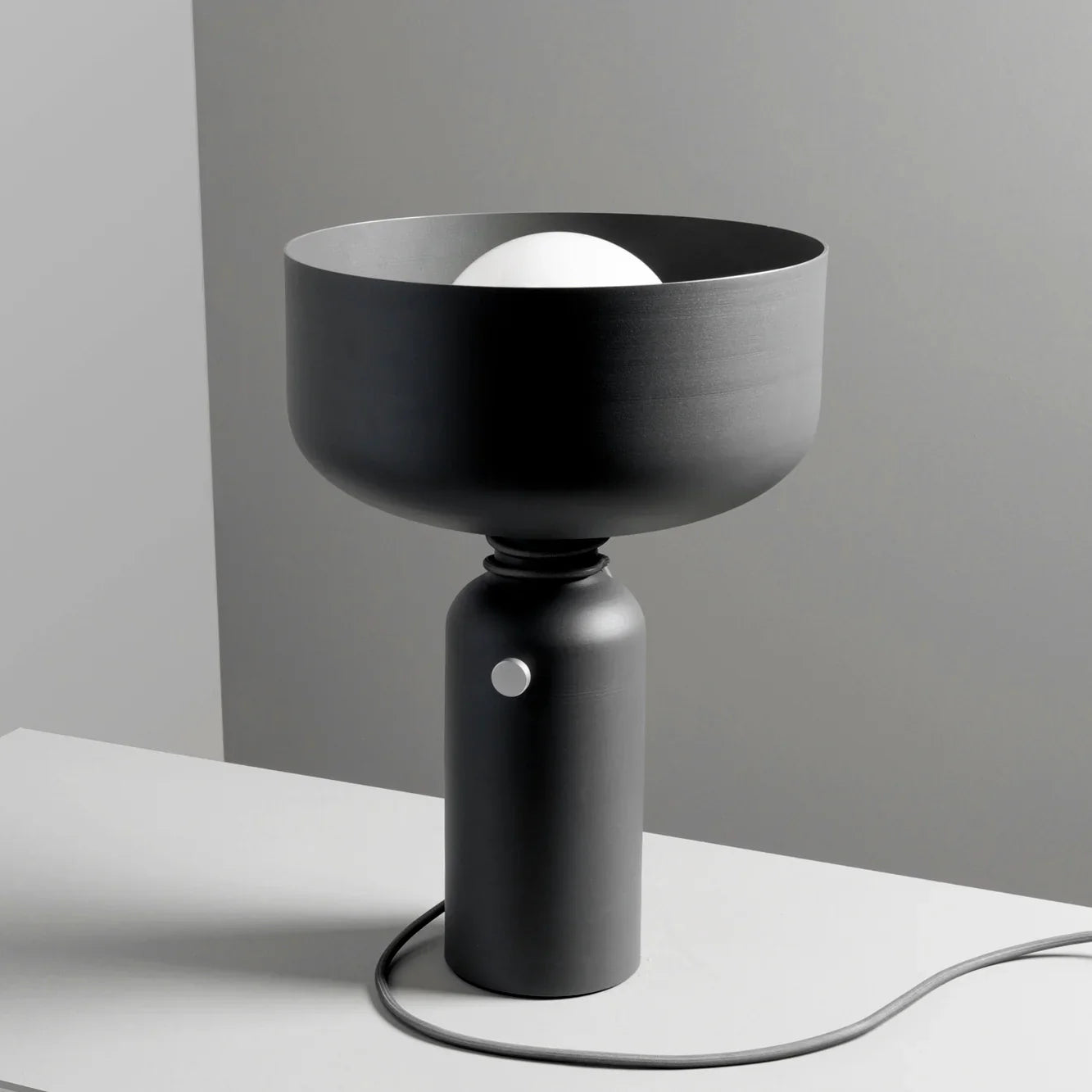 Spotlight_Volumes_Table_Lamp_15