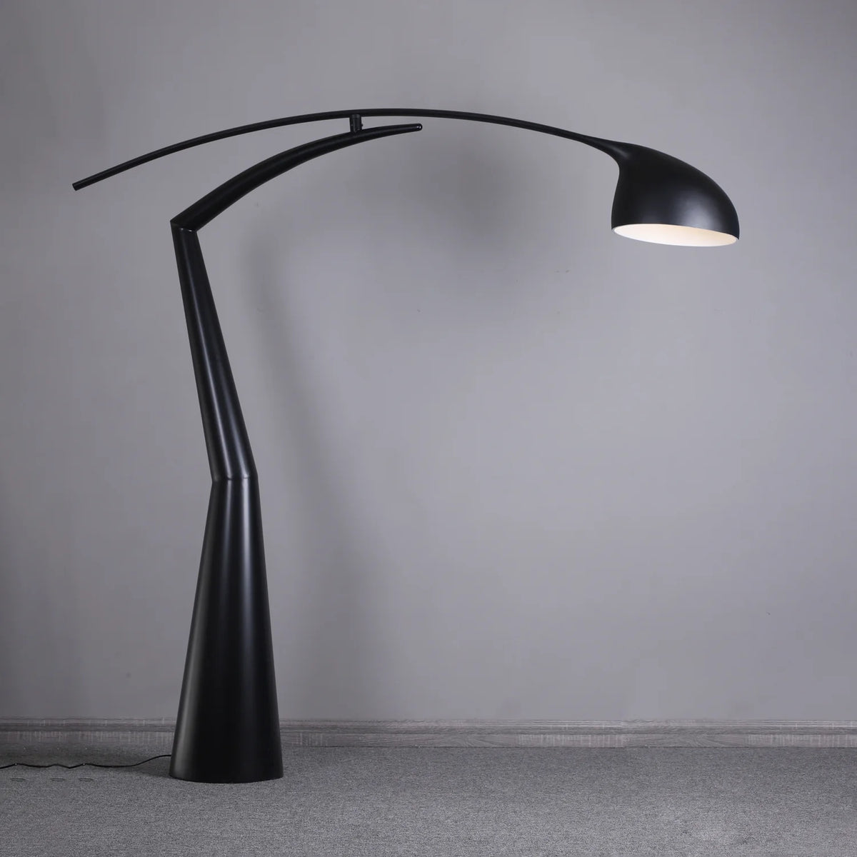 Stooping_Man_Floor_Lamp_6