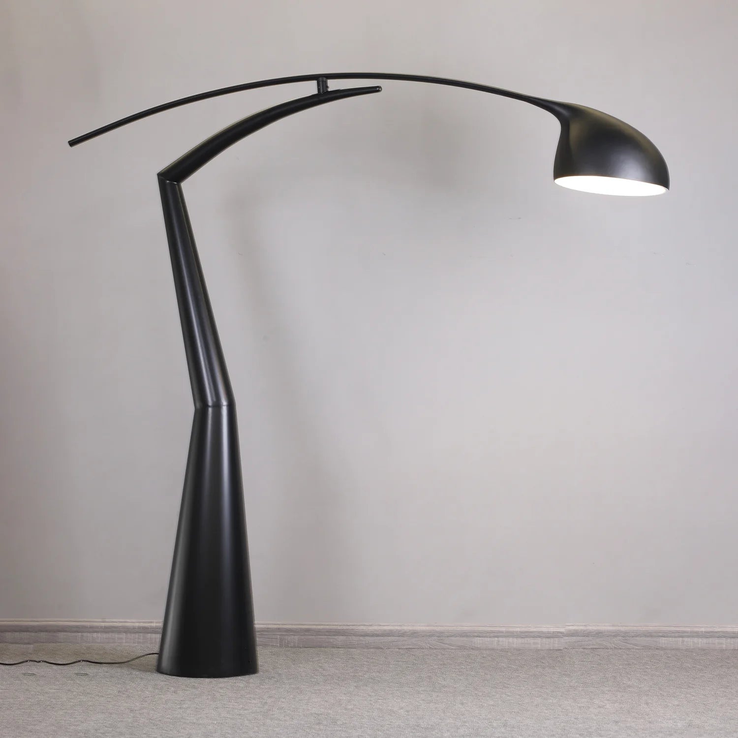 Stooping_Man_Floor_Lamp_8