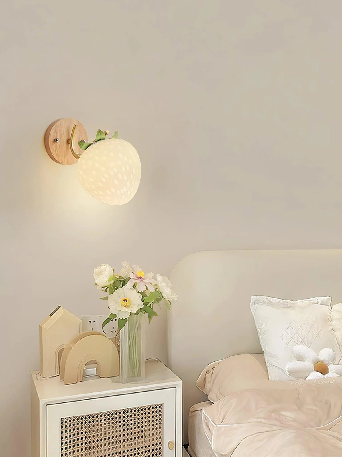 Strawberry_Wall_Lamp_17