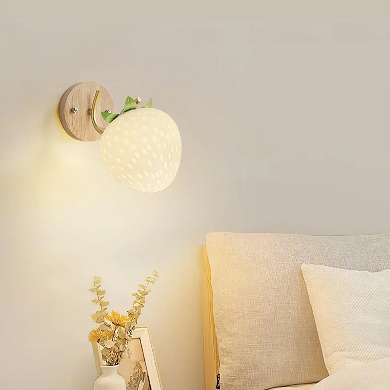 Strawberry_Wall_Lamp_2