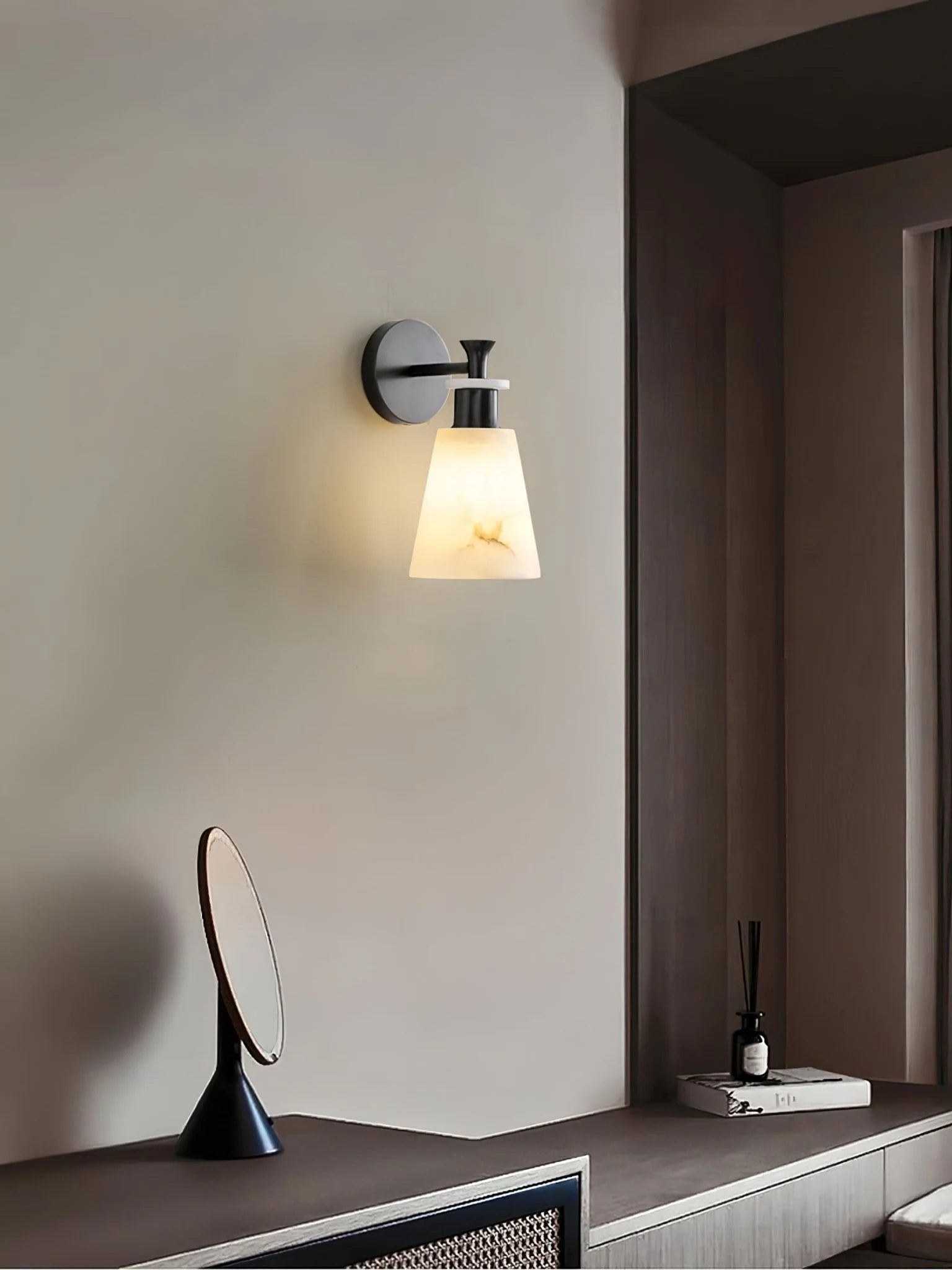 Tapered_Alabaster_Wall_Sconce_4