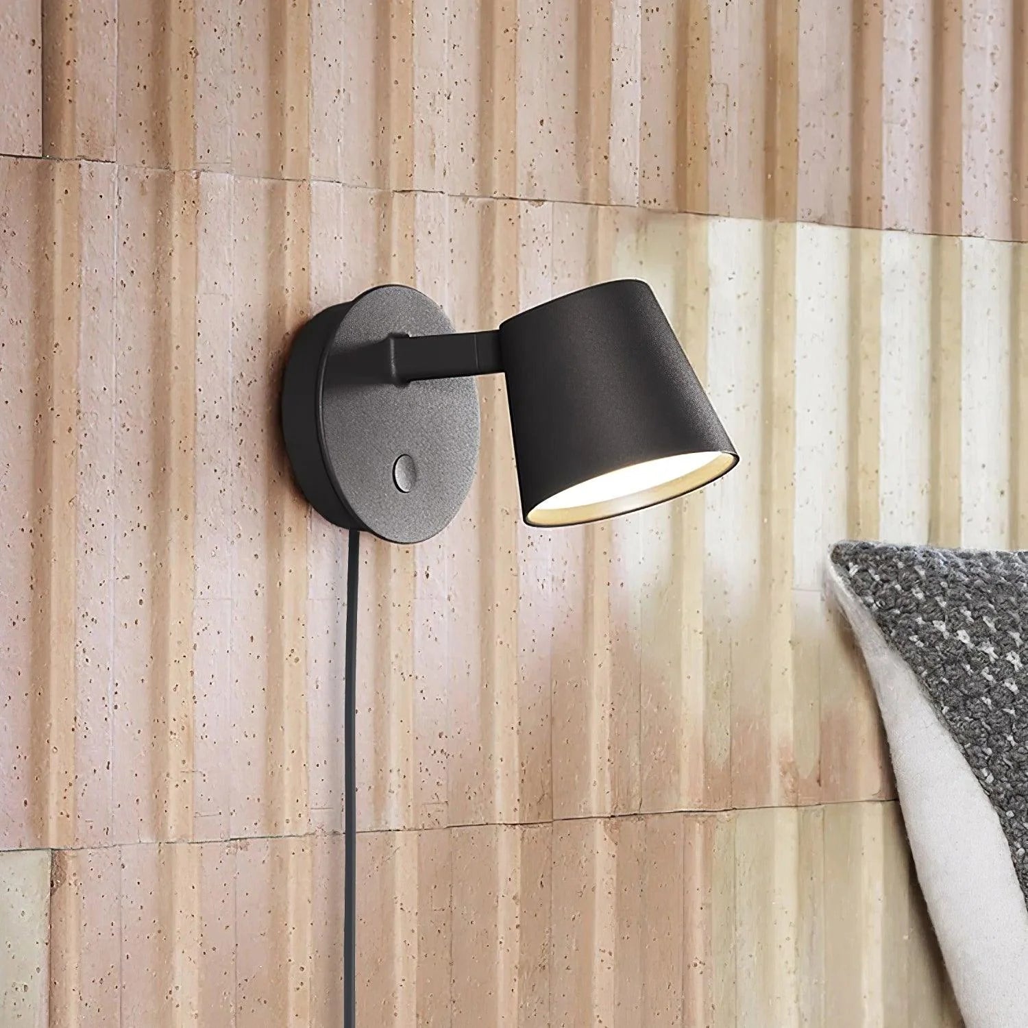 Tip_Plug-In_Wall_Lamp_3