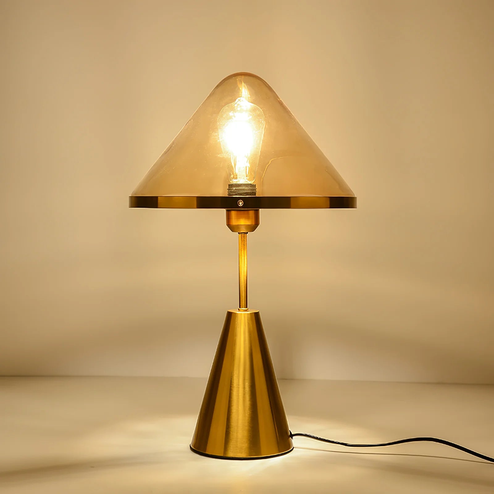 Triangular_Desk_Lamp_2