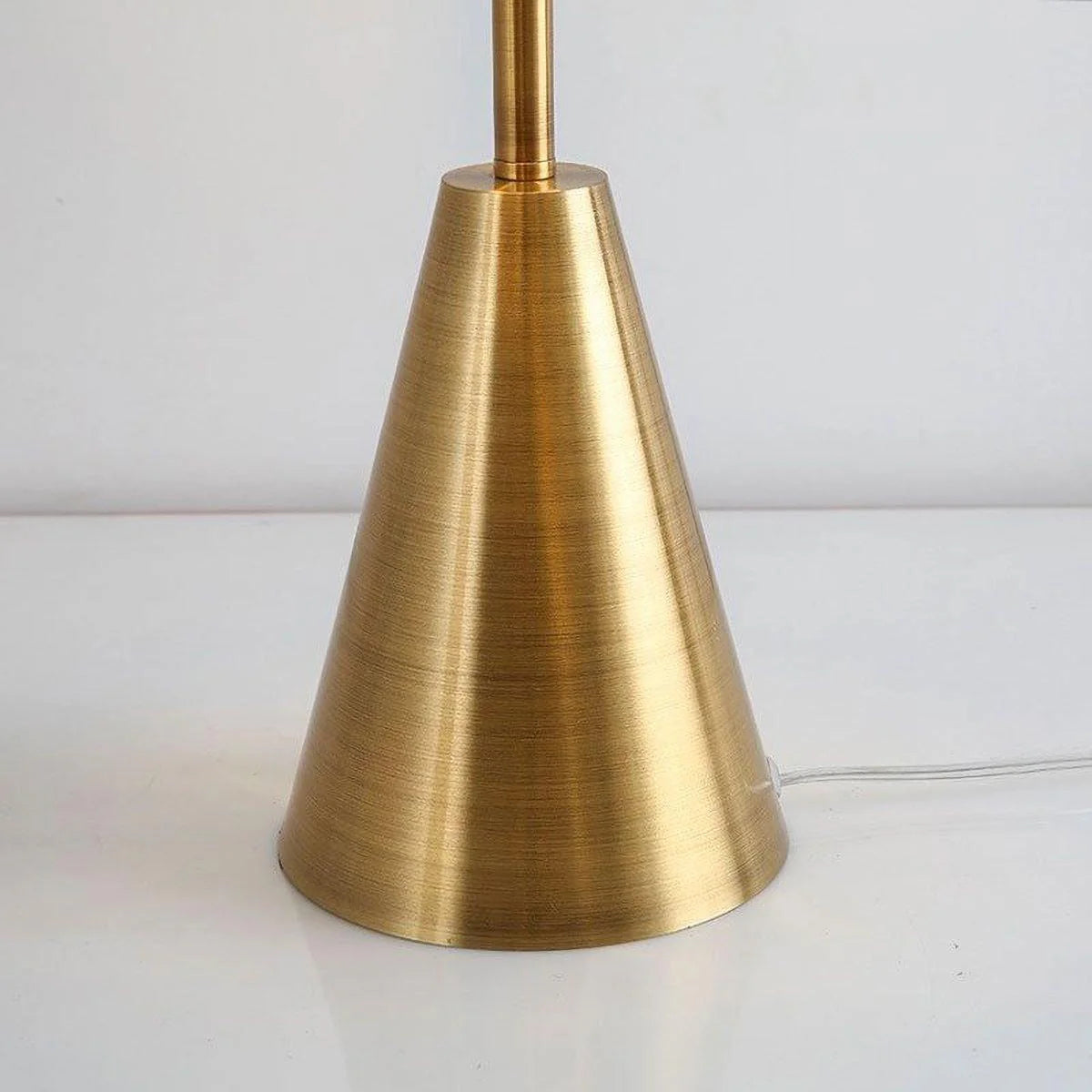 Triangular_Desk_Lamp_7