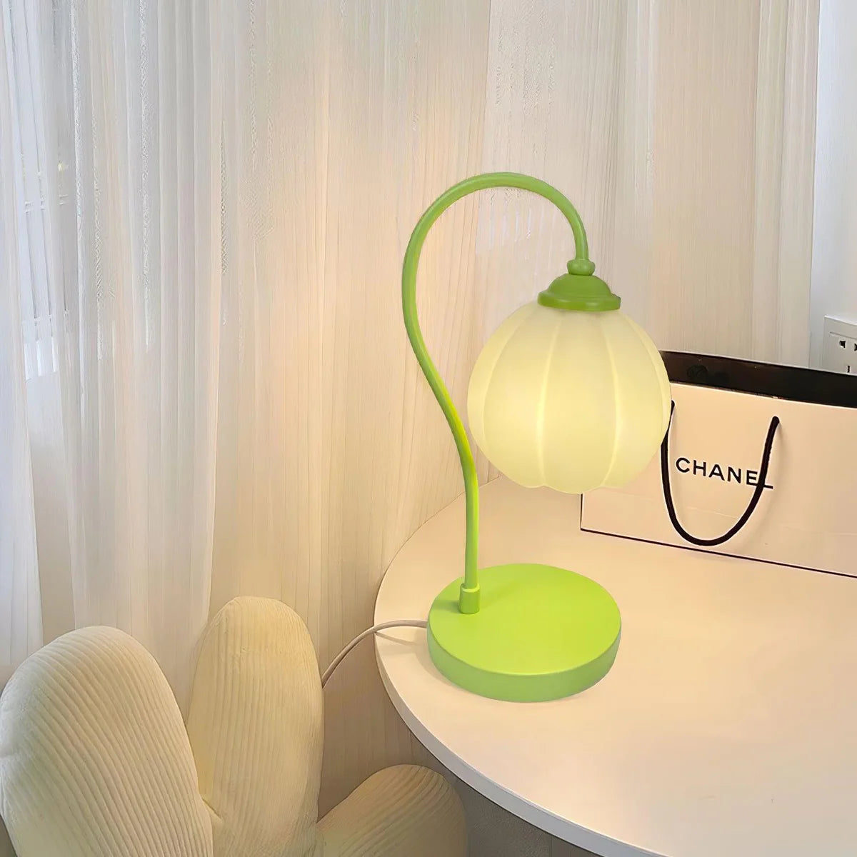 Tulip_Shaped_Table_Lamp_23