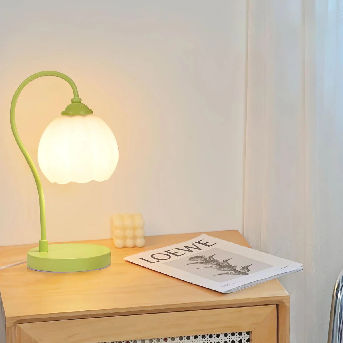 Tulip_Shaped_Table_Lamp_24