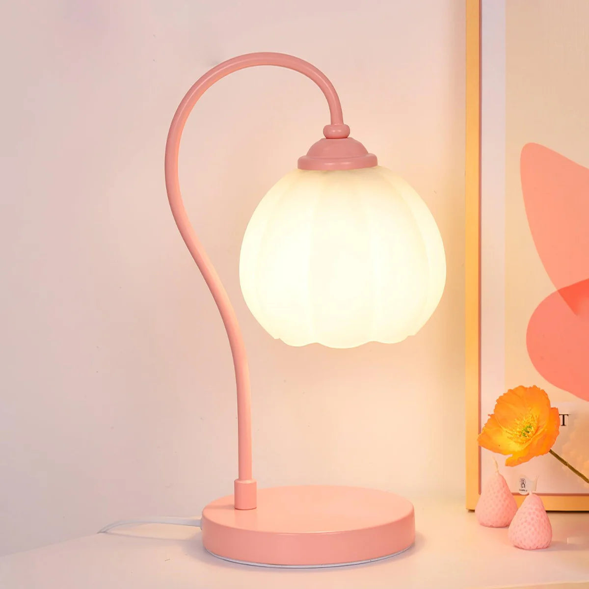 Tulip_Shaped_Table_Lamp_3