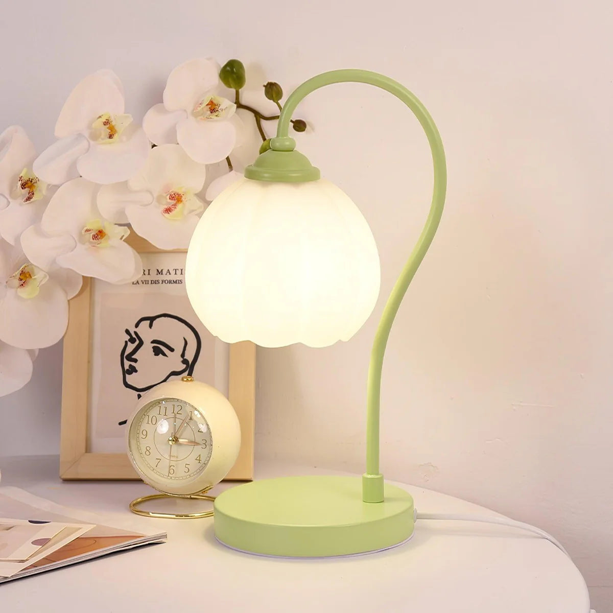 Tulip_Shaped_Table_Lamp_6