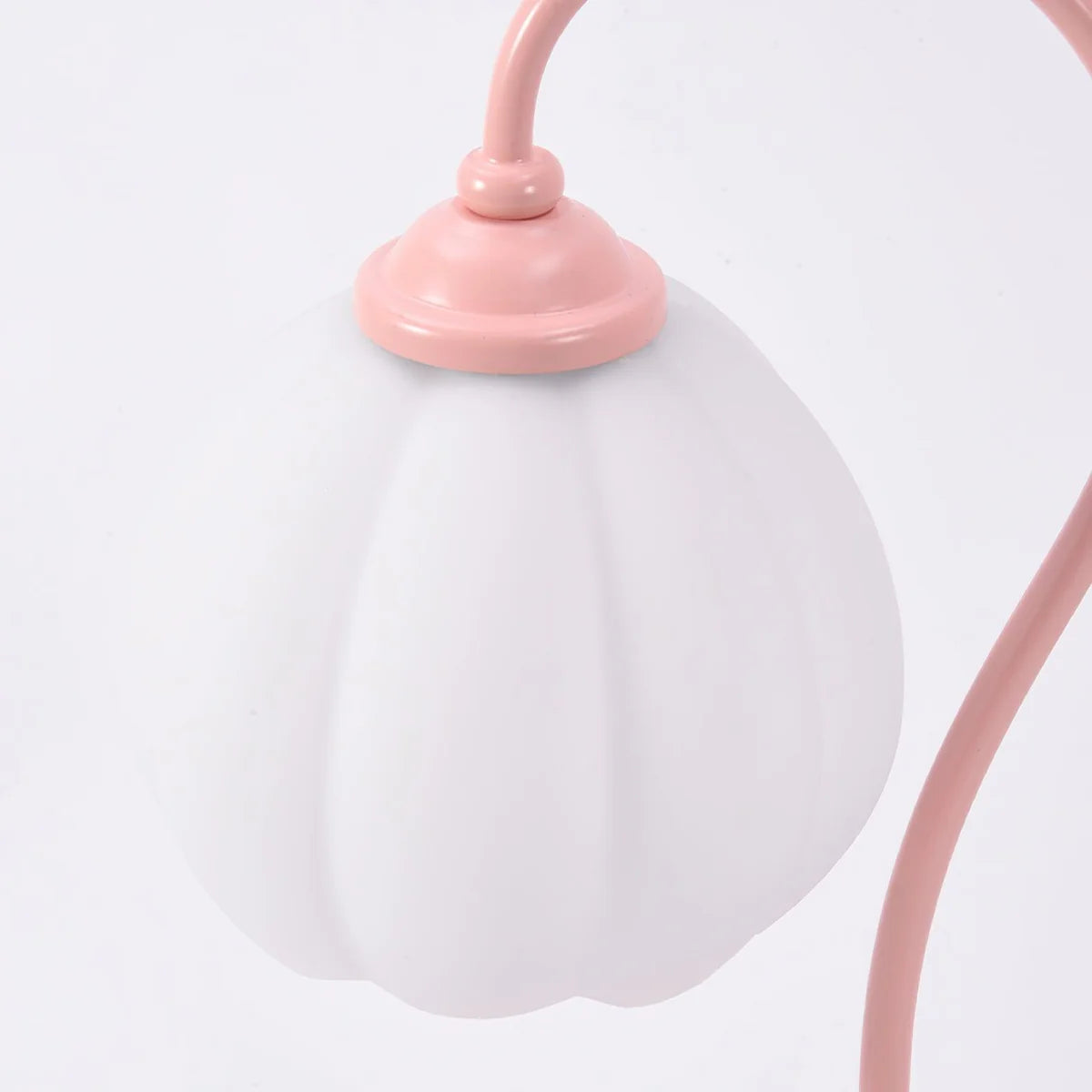 Tulip_Shaped_Table_Lamp_8