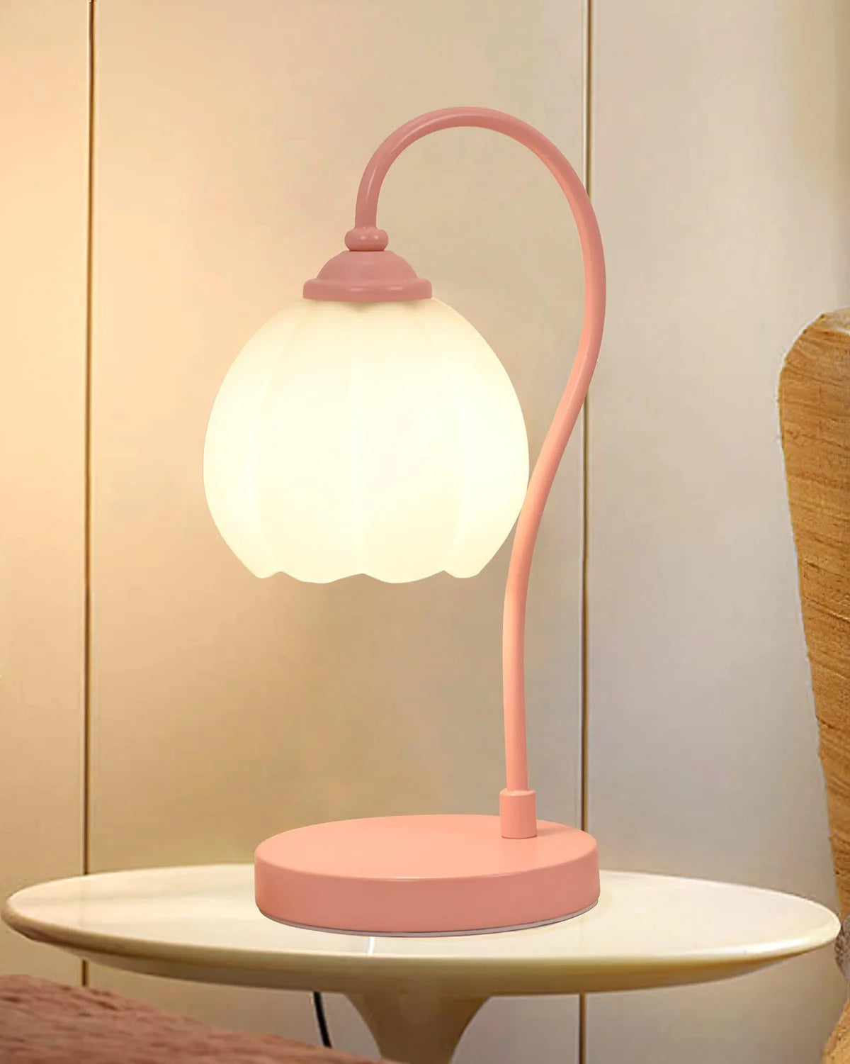 Tulip_Shaped_Table_Lamp_9