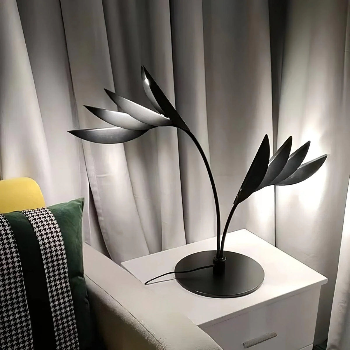 Two Leaves Table Lamp 2