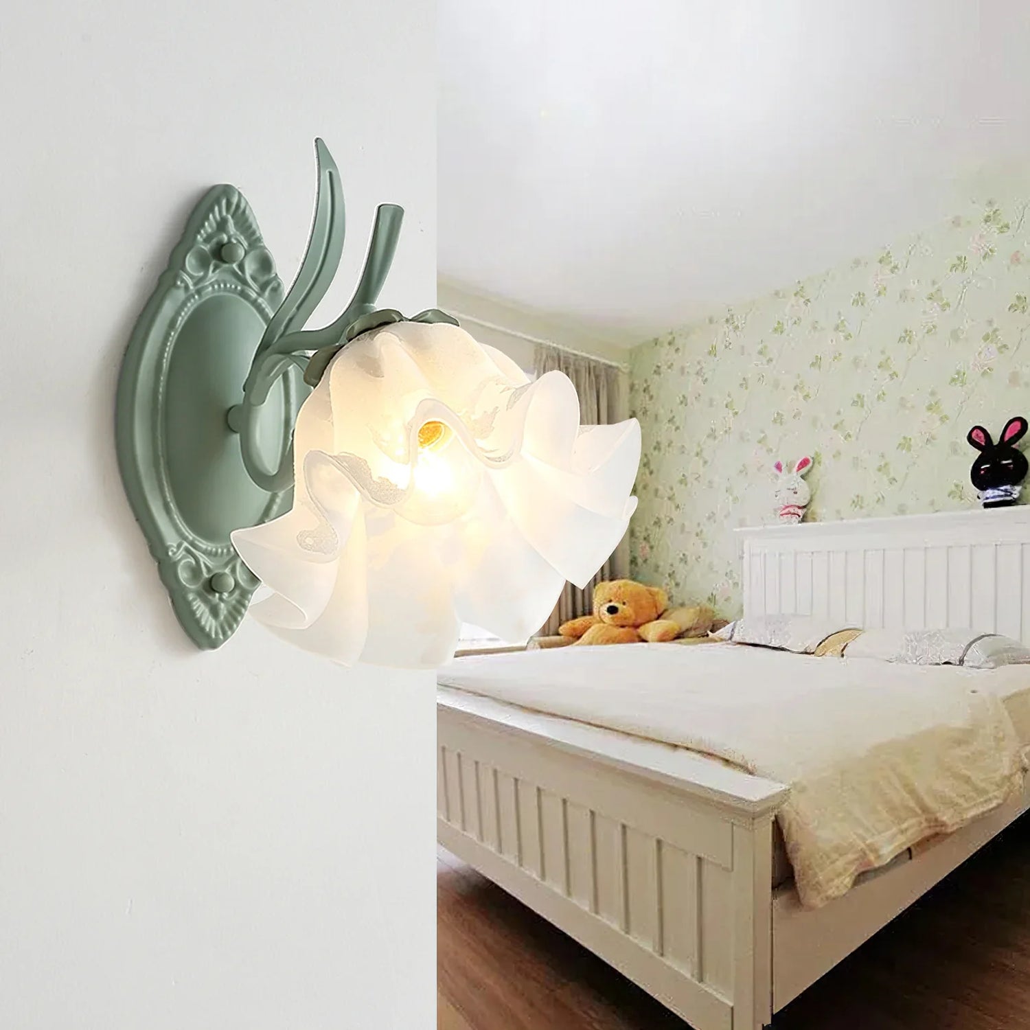 Valley_Lily_Wall_Lamp_1