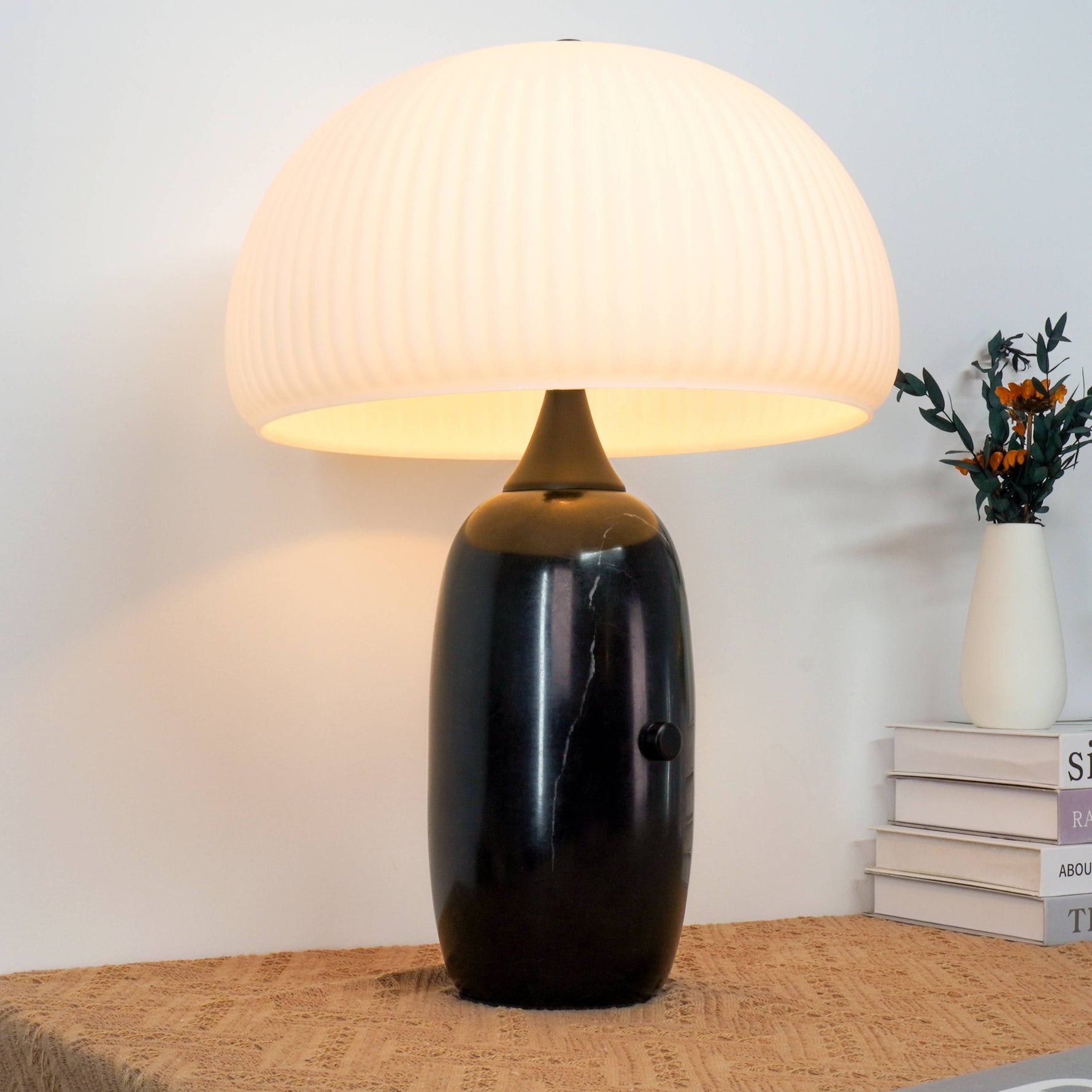 Vipp_Sculpture_Table_Lamp_13